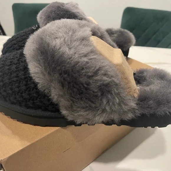 UGG cozy slipper Black size 6 - Picture 4 of 6